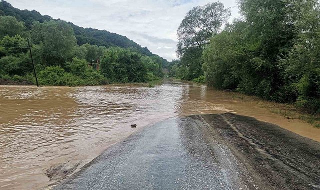 Filyos yolu sular altında kaldı