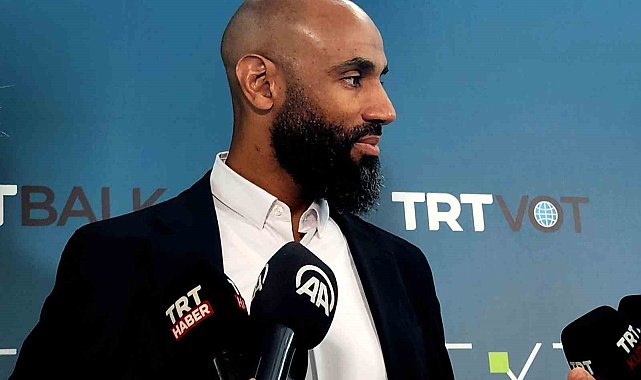 Frederic Kanoute: "Türkiye'de en çok futbola olan tutkudan etkilendim"