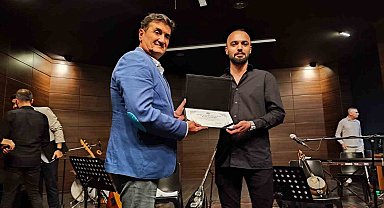 Gediz Halk Eğitim Merkezinden depremzedeler yararına Türk Halk Müziği konseri