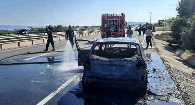 Gelibolu'da seyir halindeyken yanan araç kullanılamaz hale geldi