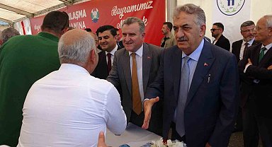 Gençlik ve Spor Bakanı Osman Aşkın Bak Rize'de bayramlaşma törenine katıldı