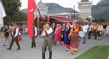 Göcek'te yayla göçü renkli görüntülerle başladı