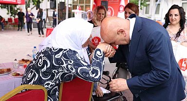 Gönül Köşkü Huzurevi'nde bayram kutlaması