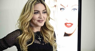 Hastaneye kaldırılan Madonna'nın dünya turnesi ertelendi