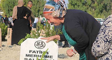 Hatay'da ilk bayram ziyareti deprem mezarlığına oldu