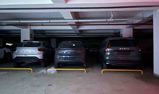 Havalimanında stoklandığı iddia edilen otomobillerin rent a car araçları olduğu öne sürüldü