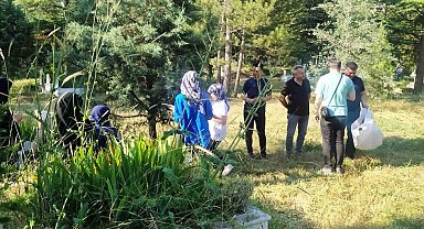 Hisarcık'ta arife günü vatandaşlar ilçe mezarlığına akın etti