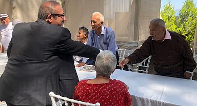 Huzurevindeki babalar unutulmadı