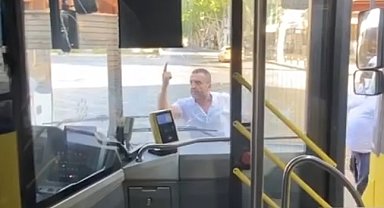 İETT şoförü başka İETT şoförüne balta ile saldırdı, o anlar kameraya yansıdı