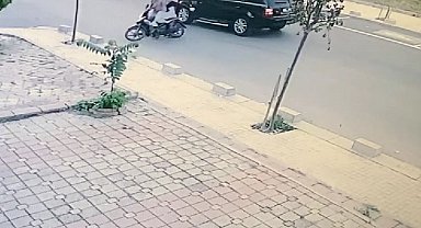 İki kardeşin yaralandığı kaza kameraya yansıdı
