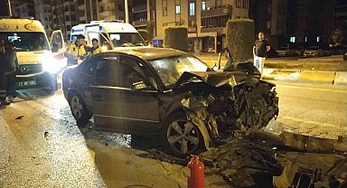 İki otomobil çarpıştı: 3 yaralı