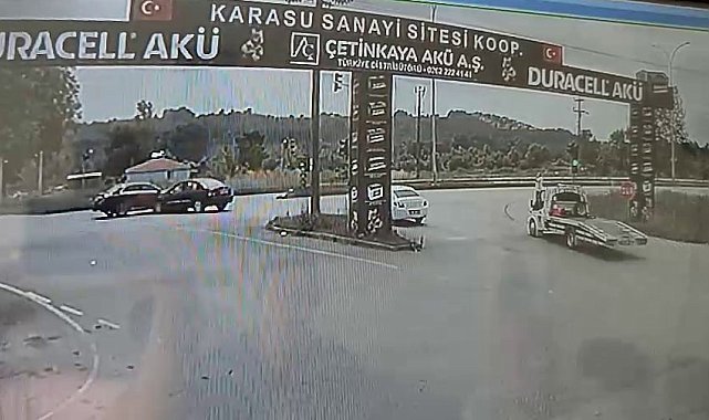 İki otomobil kafa kafaya çarpıştı: 5 yaralı