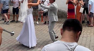 İngiliz çift davullu zurnalı gelin aldı