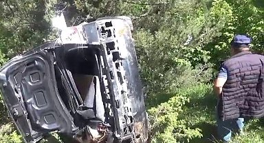 İspir'de otomobil şarampole yuvarlandı: 1 ölü, 2 yaralı