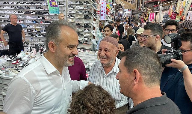 İşte örnek belediyecilik... 30 bin çocuğa bin liralık bayram çeki