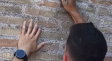 İtalya'da Kolezyum'a isim kazıyan turist aranıyor