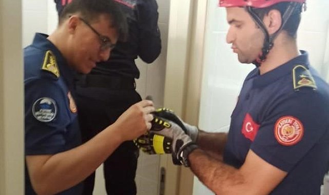 İtfaiyeden 1 saatlik güvercin kurtarma operasyonu