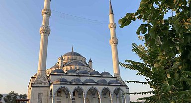 İzmirliler bayram namazı için camilere akın etti