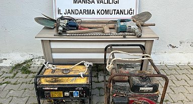 Kaçak kazı ihbarına giden jandarma patlayıcı ele geçirdi