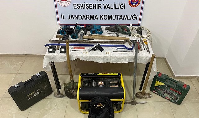 Kaçak kazı yapan 5 şüpheli suçüstü yakalandı