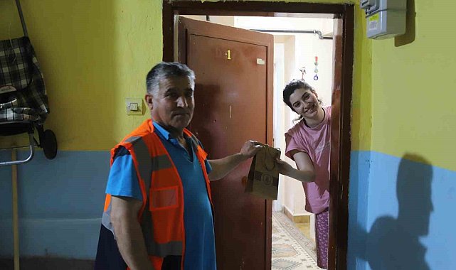 Kağıthane Belediyesinden YKS sınavı öncesi öğrencilere moral hediyesi