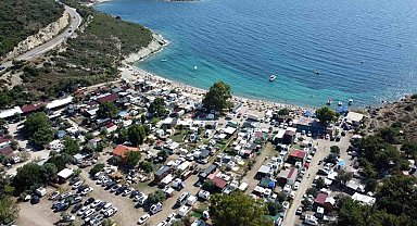 Karavan tatilcileri Foça'ya akın etti