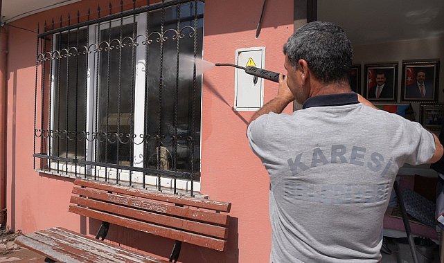 Karesi'de dip bucak temizlik sürüyor