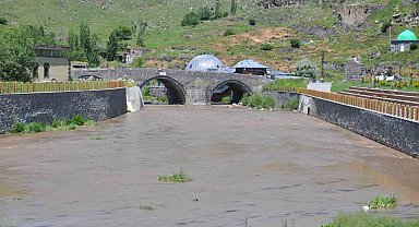 Kars Çayı'nın rengi değişti