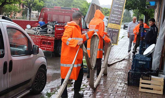 Kayseri'de sağanak yağış: Evleri ve dükkanları su bastı