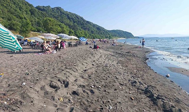 Kdz. Ereğli'de sıcak havadan bunalan vatandaşlar denize koştu