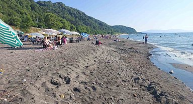 Kdz. Ereğli'de sıcak havadan bunalan vatandaşlar denize koştu
