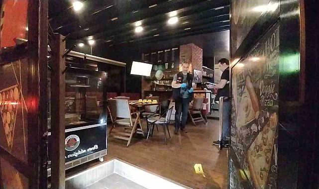 Kendilerini uyaran işyeri sahibini bıçakladılar