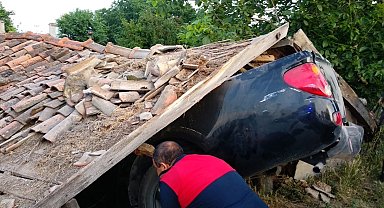 Keşan'da evin duvarına çarpan kamyonetin sürücüsü yaralandı