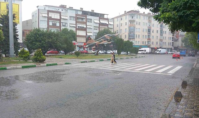 Kırklareli'nde sağanak yağış: Cadde ve sokaklar göle döndü