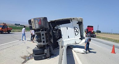 Konya'da çekici devrildi: 5 yaralı