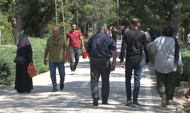 Konya'da mezarlıklarda bayram yoğunluğu