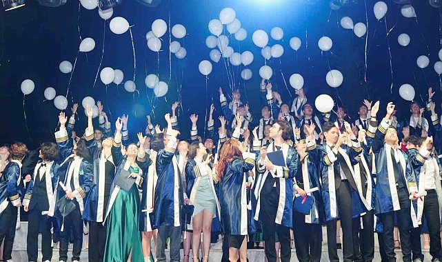 Köyceğiz Fen Liseliler mezuniyet sevinci yaşadı
