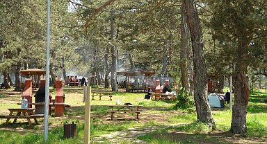 Küçükelmalı Tabaiat Parkı'na bayramda akın ettiler