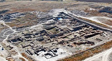Kültepe'de hedef 45 asırlık yapıyı bulmak
