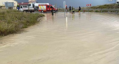 Kulu'da şiddetli yağmur su taşkınlarına neden oldu