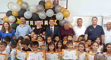 Kumluca'da 15 bin 849 öğrenci karne sevinci yaşadı