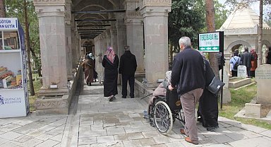 Kurban Bayramı arefesinde mezarlıklar ziyaretçiyle doldu