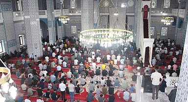 Kurban Bayramının ilk namazı Iğdır'da kılındı