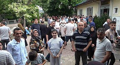 Kurbanlık danaya girdiler, sosis teslim edilince isyan çıkardılar...Tonlarca et imha edildi