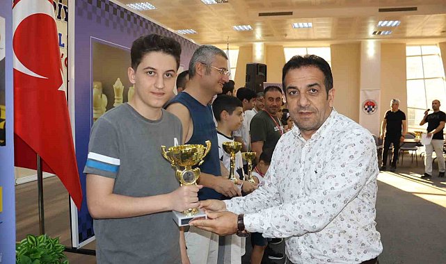 Kurtuluş Kupası Satranç Turnuvasında kıyasıya mücadele