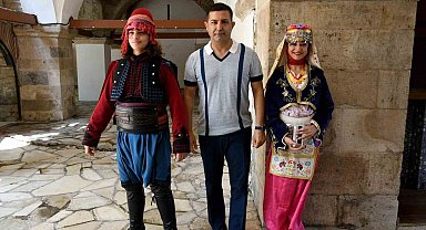 Kuşadası'nda ilçe protokolü vatandaşlarla bayramlaştı