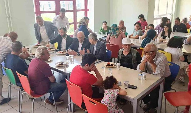 Kütahya'daki depremzede vatandaşlar bayramda da yalnız bırakılmadı