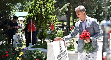 Mamak Belediye Başkanı Köse, Cebeci Askeri Şehitliği'ni ziyaret etti