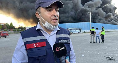 Manisa İtfaiye Daire Başkanı İnal: "Alevlerin iş yerlerine sirayet etmemesi için soğutma çalışmaları sürüyor"