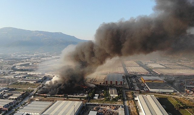 Manisa'da yanan geri dönüşüm tesisine 7 milyonluk ceza